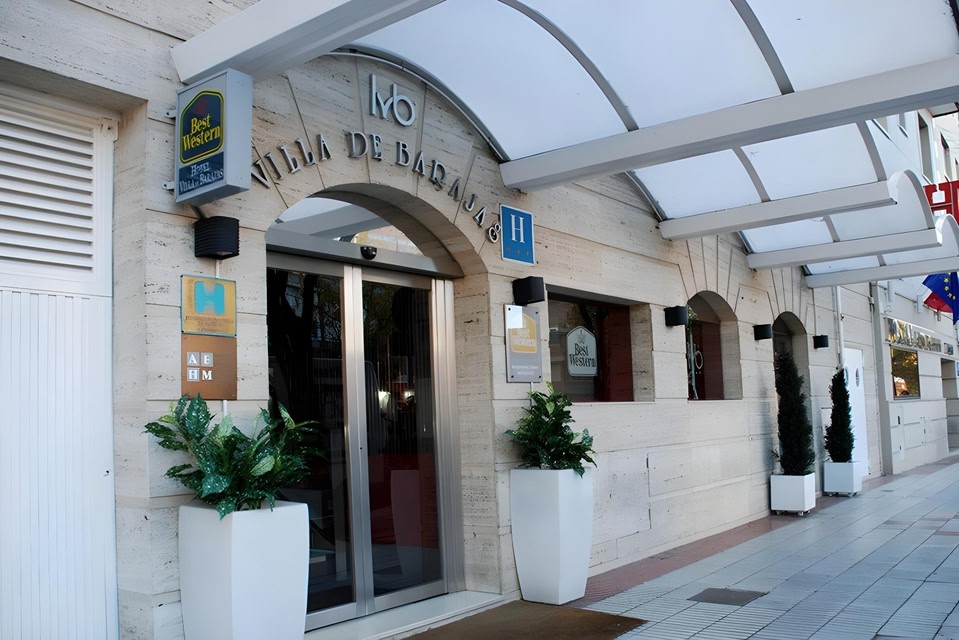 Entrada del Hotel Villa de Barajas, Madrid