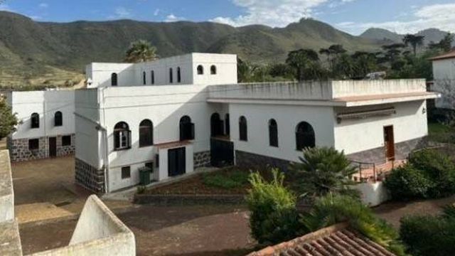 Antiguo convento de Tegueste vinculado al proyecto hotelero de Pedri; edificio previo a su transformación